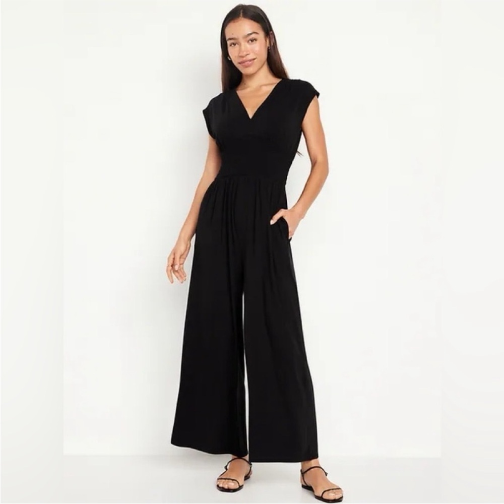 NWT! Old Navy Black Waist-Defined Shirred Jumpsuit - Multiple 🤎